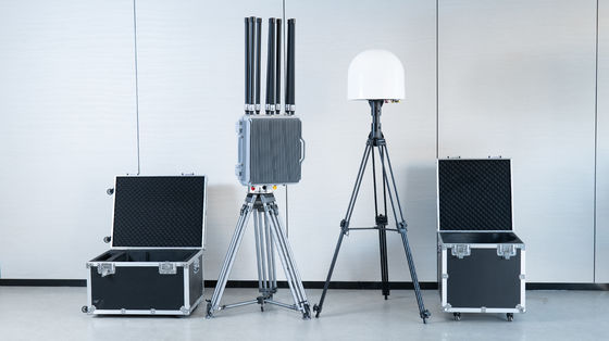 kupować 10km Zintegrowane urządzenie do wykrywania i zagłuszania dronów 70M-6Ghz Stacjonarny zagłuszacz pełnozakresowy Detektor 2.4G 5.2G 5.8G 2400Mhz 5200Mhz 5800Mhz produkcja online